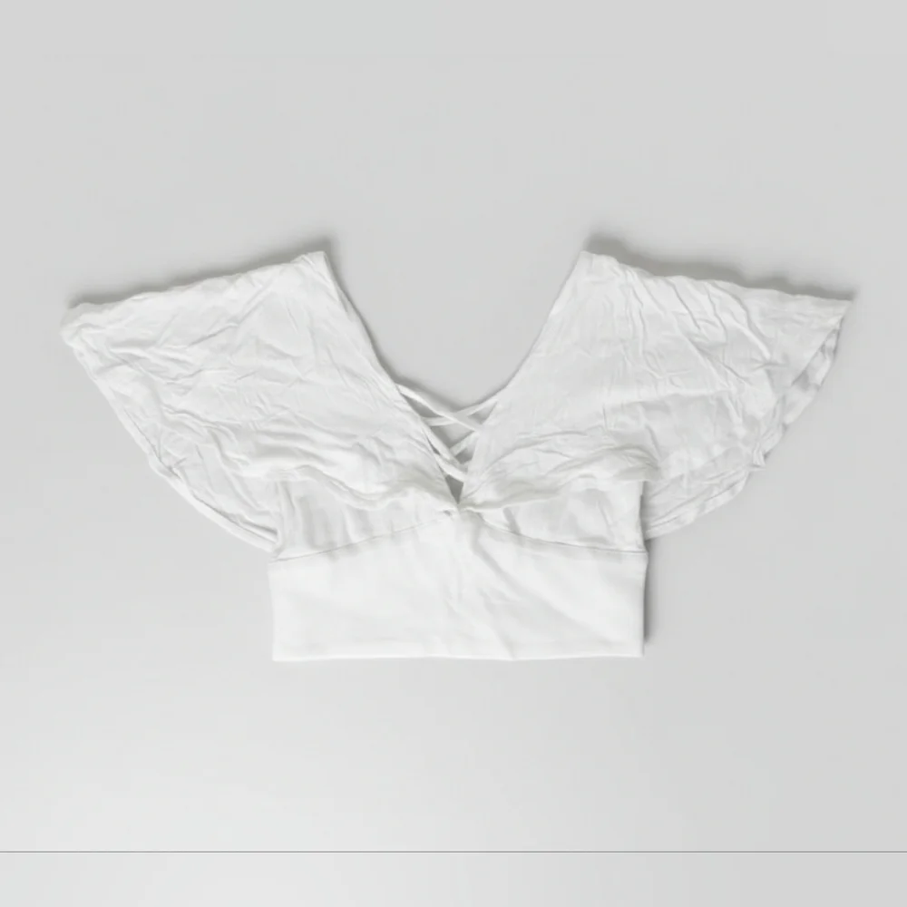 Forever 21 White Flowy Crop-Top - Picture 1 of 8